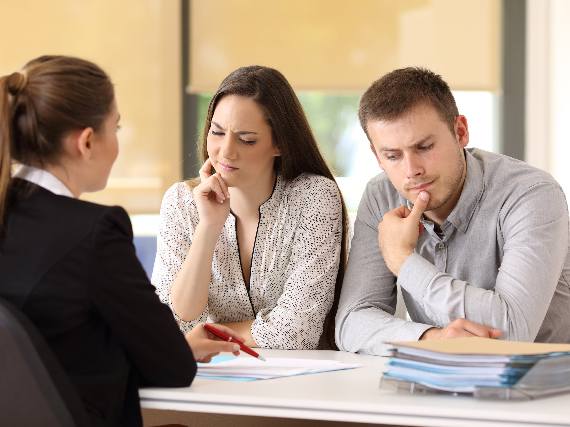 CONFIANZA DEL CONSUMIDOR SIGUE PESIMISTA EN ENERO