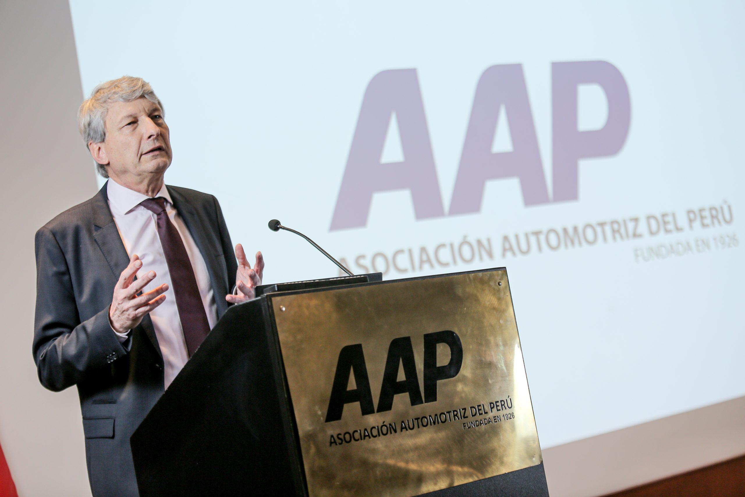 AAP A DISPOSICIÓN DEL GOBIERNO PARA PROMOVER MEDIDAS QUE MEJOREN EL PARQUE AUTOMOTOR