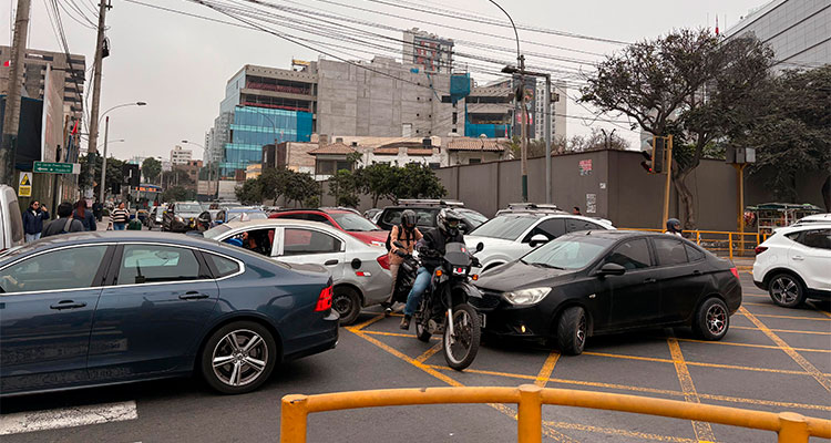 EL TRANSPORTE TERRESTRE, SECTOR CLAVE QUE EXIGE ACCIÓN URGENTE