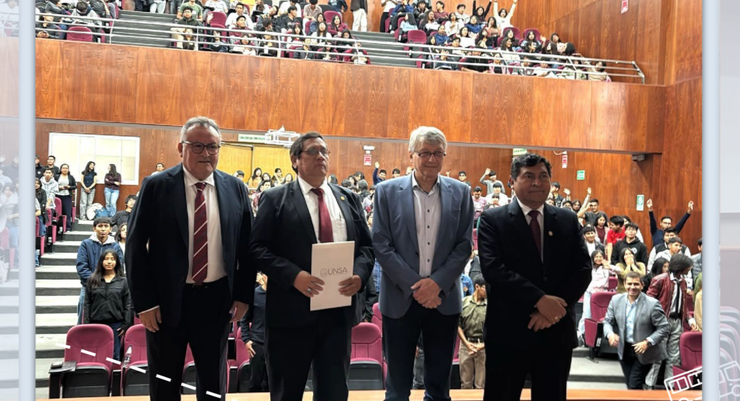 AAP acerca su experiencia y visión de futuro a estudiantes de la Universidad Nacional de San Agustín
