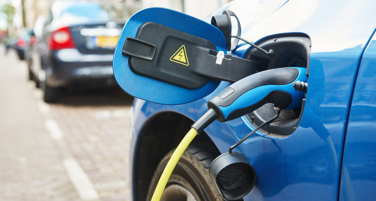 PRIMER SEMESTRE DE 2025 MARCA RÉCORD EN VENTAS DE VEHÍCULOS HÍBRIDOS Y ELÉCTRICOS