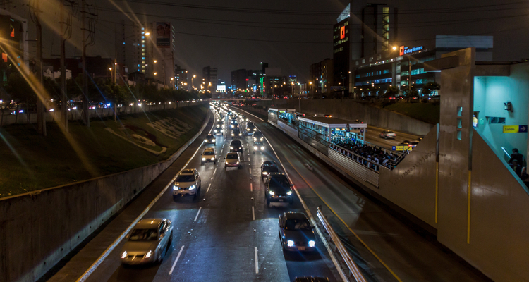 AAP ALERTA SOBRE LA URGENCIA DE MEDIDAS ESTRUCTURALES: VELOCIDAD EN LIMA CAE HASTA 11 KM/H